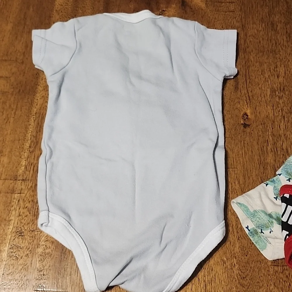 N/A onesies sz